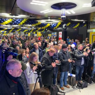 Eröffnung des umgestalteten Zwischengeschosses des U-Bahnhofs Sendlinger Tor mit den neuen Läden am 12. Dezember 2023.