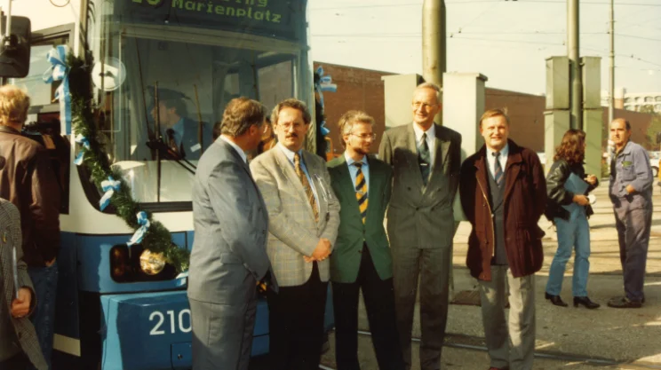 Die Eröffnungsfahrt der Trambahn vom Typ R2 im Jahr 1994