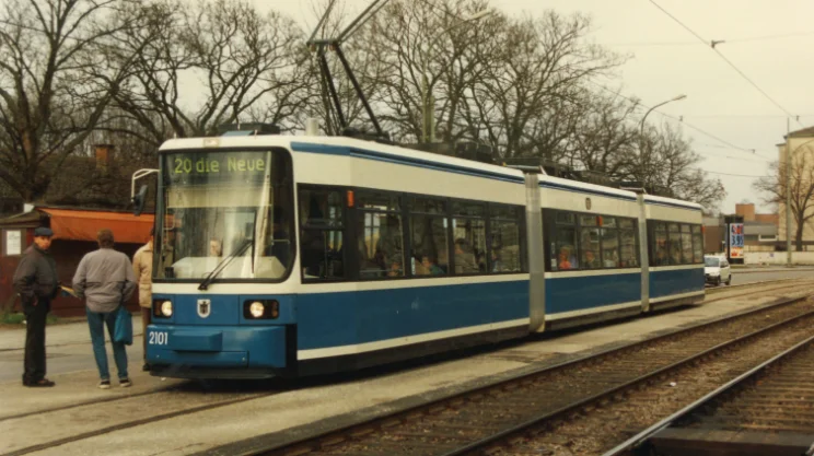 Die Jungfernfahrt der Trambahn vom Typ R2 im Jahr 1994