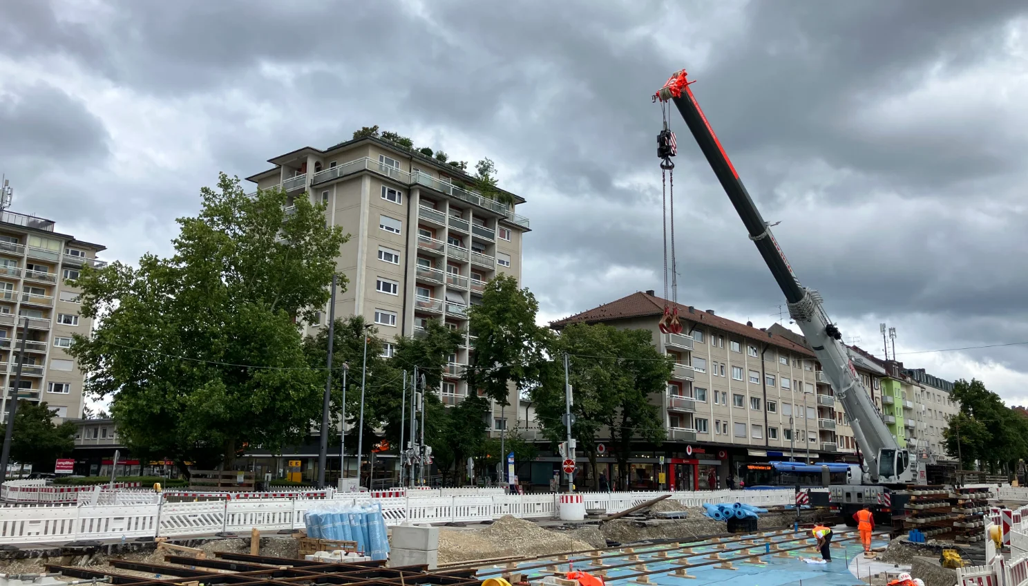 Die neue Gleiskreuzung in der Fürstenrieder / Agnes-Bernauer-Straße
