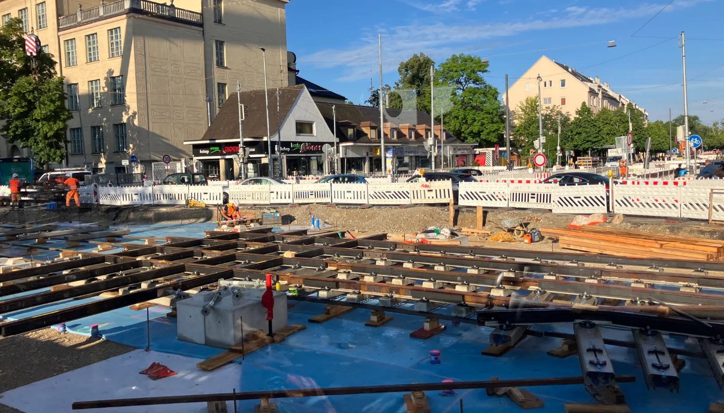 Die neue Gleiskreuzung in der Fürstenrieder / Agnes-Bernauer-Straße
